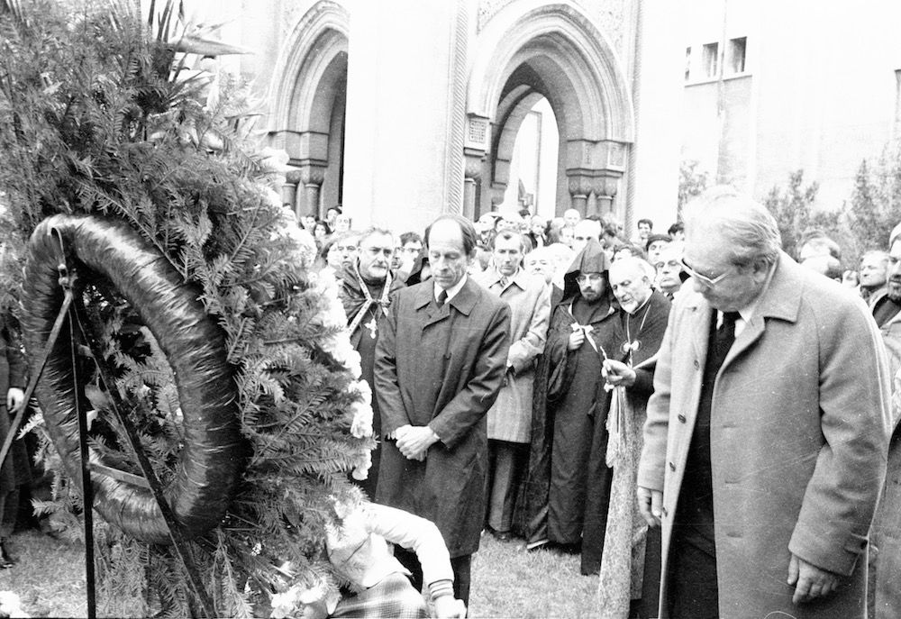 coll-vheloyan-defile-24avril1976-0004 - Année: 1976