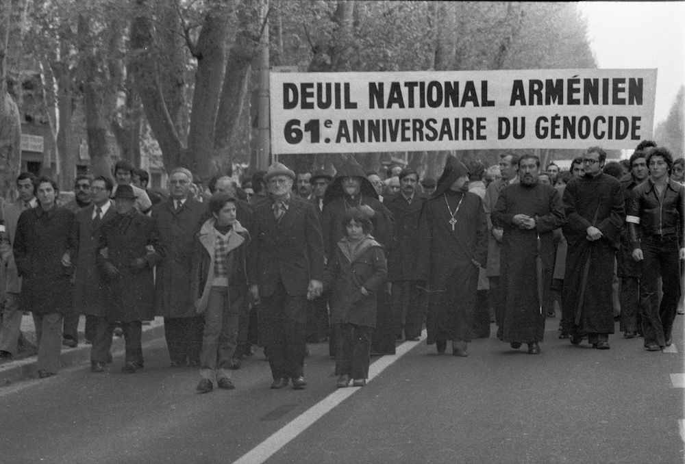 coll-vheloyan-defile-24avril1976-0028 - Année: 1976