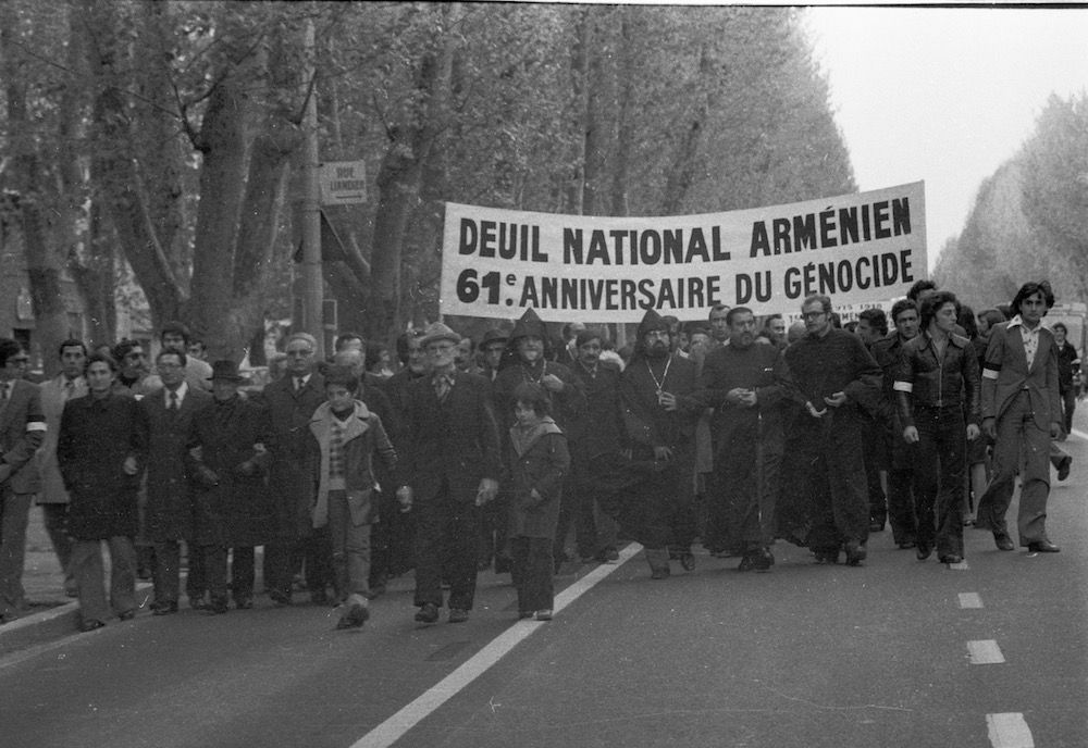 coll-vheloyan-defile-24avril1976-0029 - Année: 1976