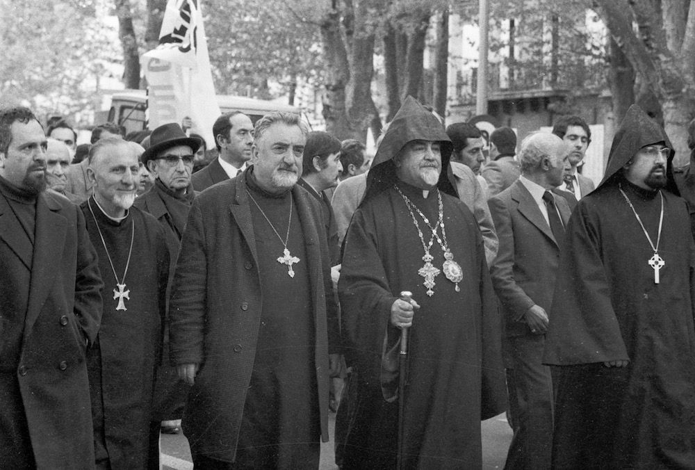 coll-vheloyan-defile-24avril1976-0036 - Année: 1976