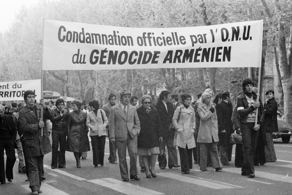 coll-vheloyan-defile-24avril1976-0092 - Année: 1976