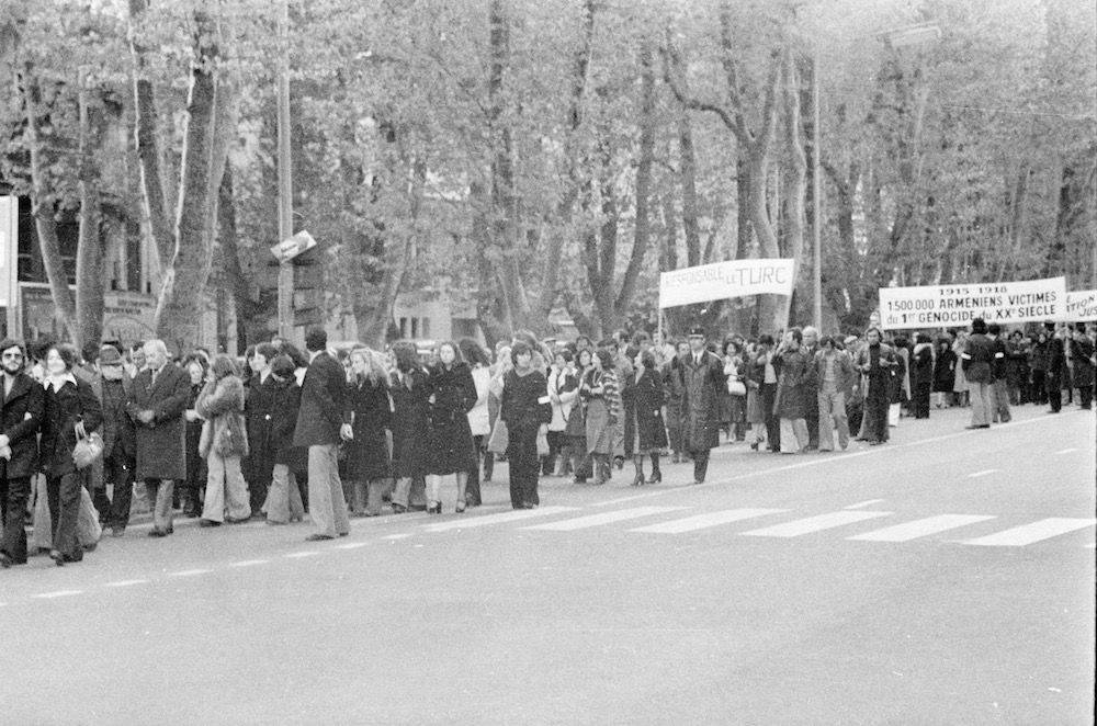 coll-vheloyan-defile-24avril1976-0097 - Année: 1976