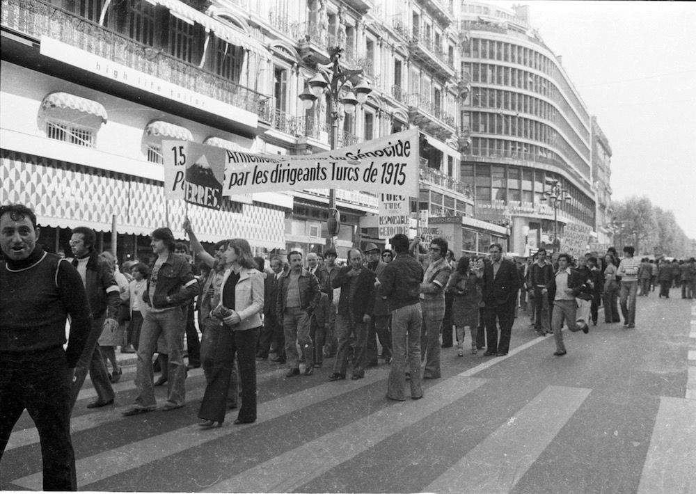 coll-vheloyan-manif-24avril1977-0014 - Year: 1977