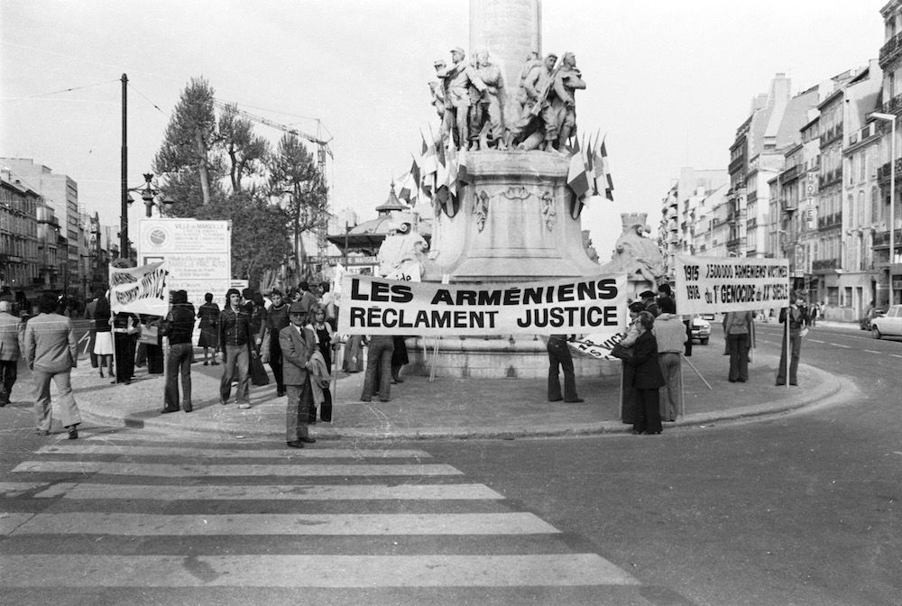 coll-vheloyan-manif-24avril1977-0025 - Year: 1977