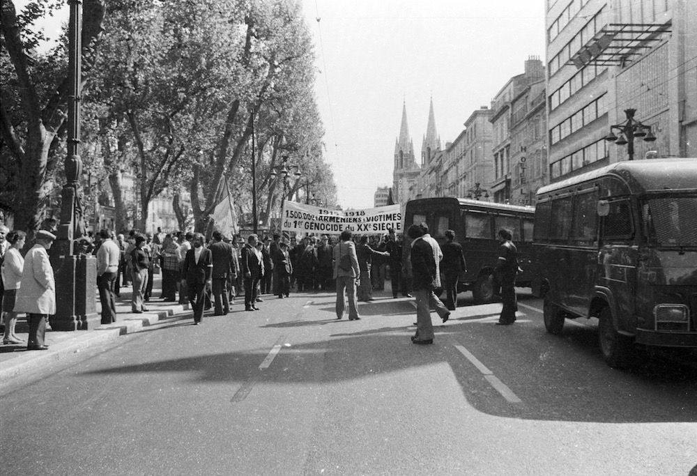 coll-vheloyan-manif-24avril1977-0036 - Year: 1977