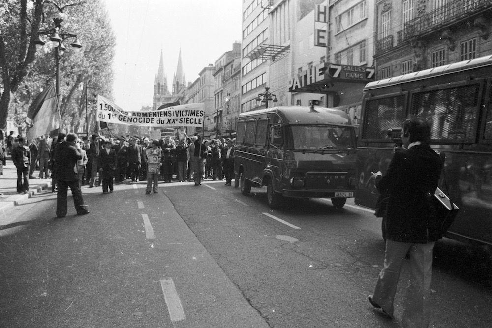 coll-vheloyan-manif-24avril1977-0042 - Year: 1977