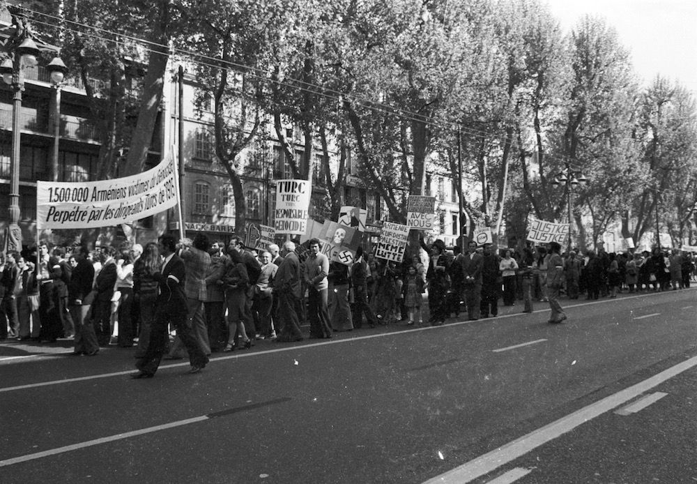 coll-vheloyan-manif-24avril1977-0055 - Year: 1977