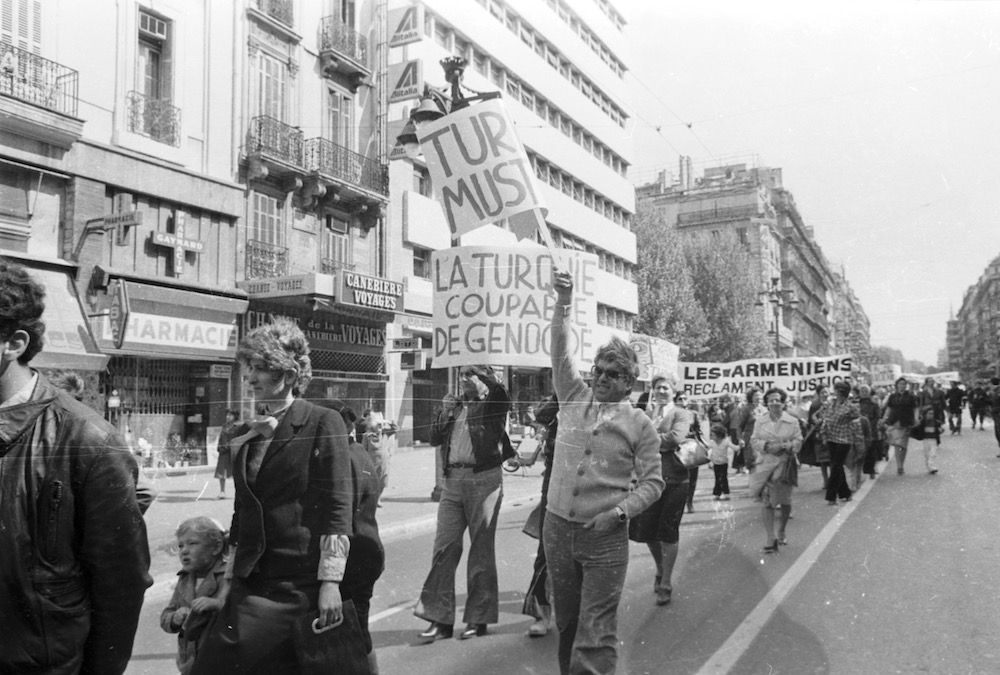 coll-vheloyan-manif-24avril1977-0076 - Year: 1977